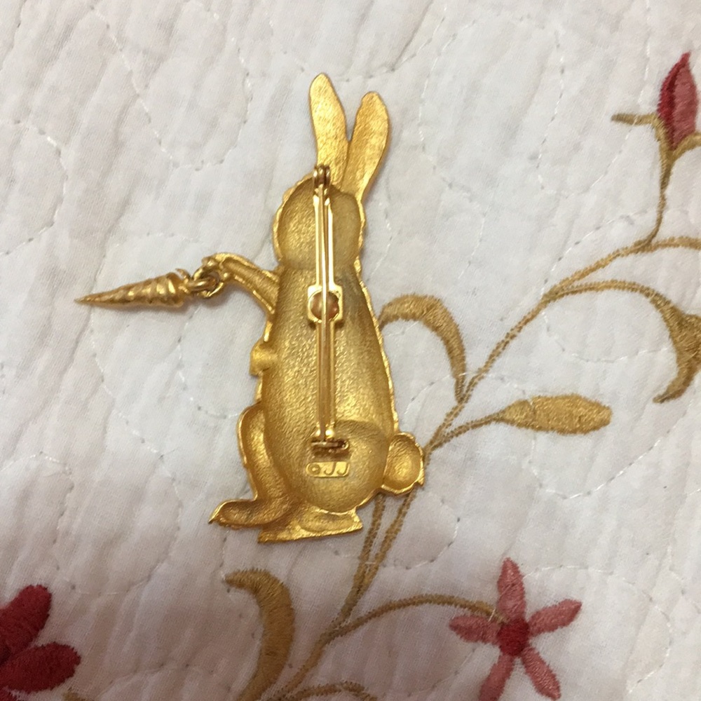 Golden Pin - Picture 2 of 3